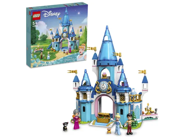 LEGO® Cinderella and Prince Charming's Castle