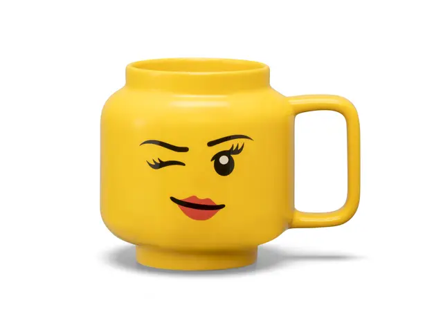 ROOM COPENHAGEN A/S LEGO® Minifiguren-Keramikbecher "Mädchen - Zwinkern" 530ml