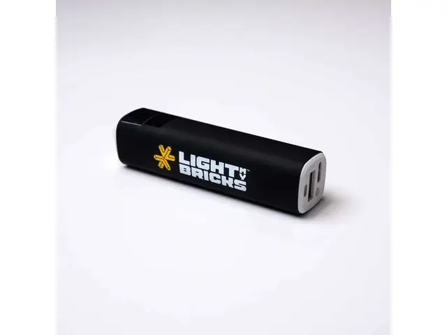 LIGHT MY BRICKS LMB 2.0 USB Power Bank (3350 mAh)