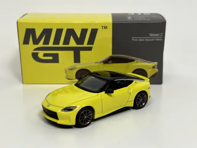 MINI GT Mini GT - 1/64 2023 Nissan Z Proto Spec, ikazuchi yellow