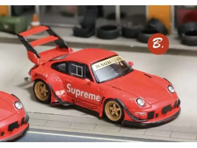 STREET WEAPON Street Weapon - 1/64 RWB 993 Suprme high tail, red