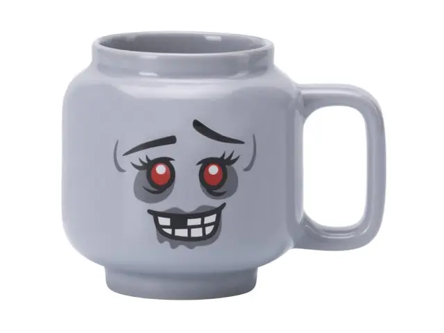 ROOM COPENHAGEN A/S LEGO Keramikbecher (255 ml) mit dem Motiv "Zombie".