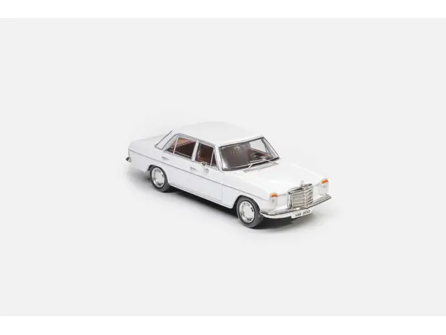MAXWELL Maxwell - 1/64 Mercedes-Benz 200 W114 Pearlescent white