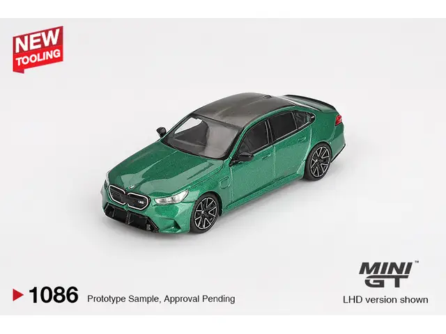 MINI GT Mini GT - 1/64 2024 BMW M5 (G90) Isle of Man, green metallic