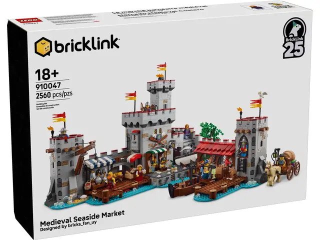 LEGO® Market by the sea in the Middle Ages