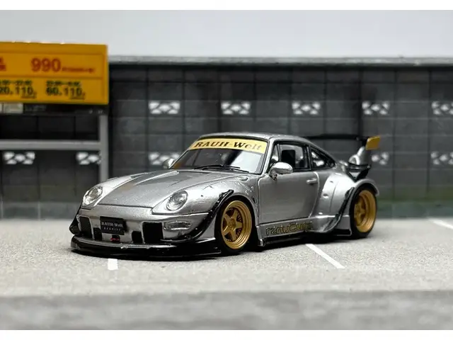 STREET WEAPON Street weapon - 1/64 Porsche RWB 993, silver