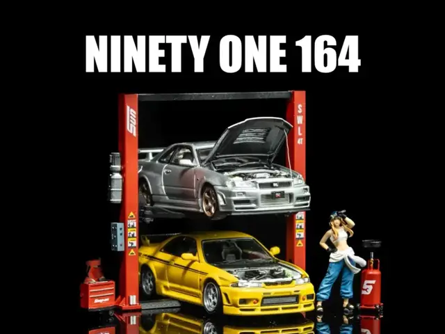 NINETYONE 1/64 Two Post Car Lift Set Red Diecast Premium